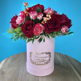 Цветы в коробке «Милый комплимент»